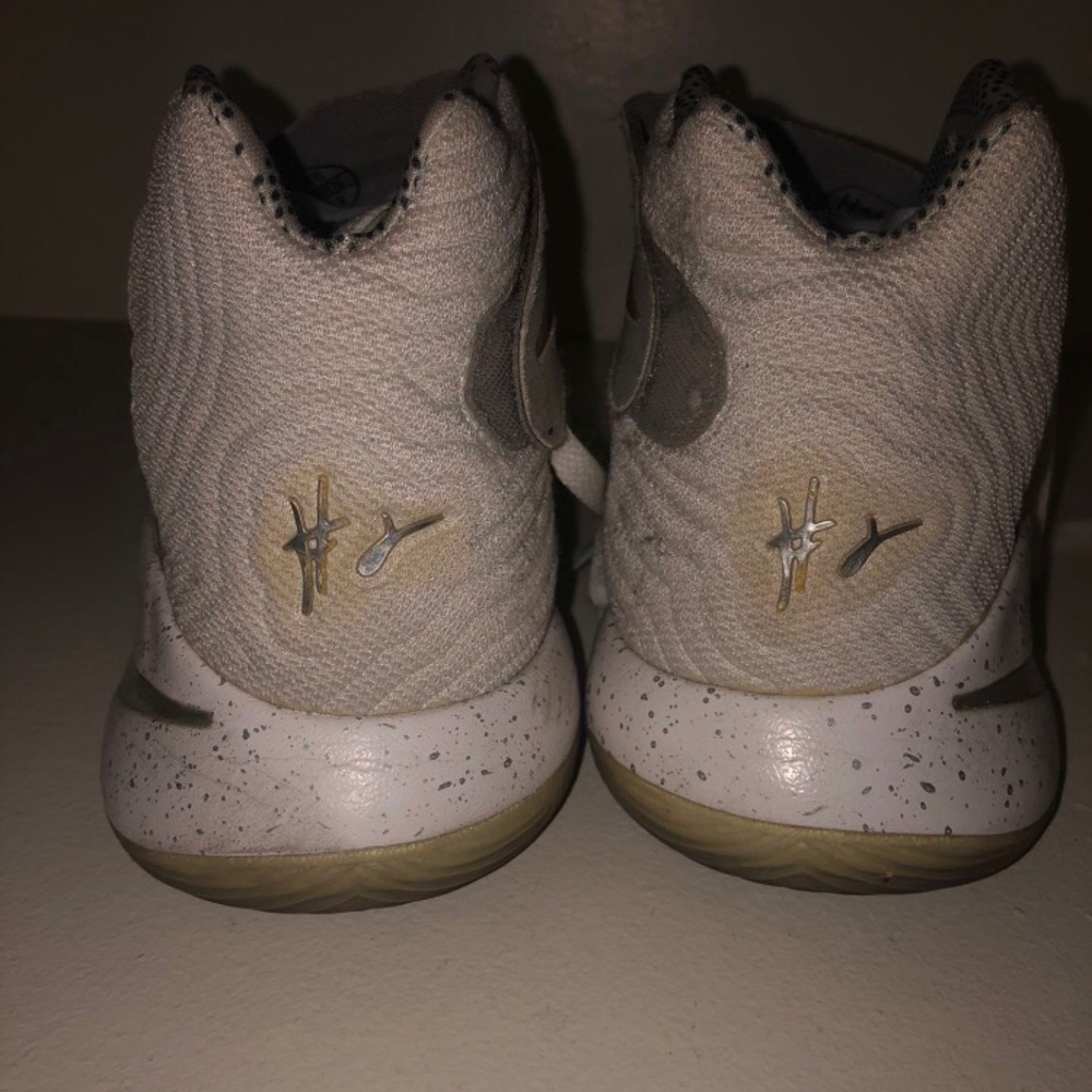 Nike Mens Kyrie Irving 2 (Size 12)